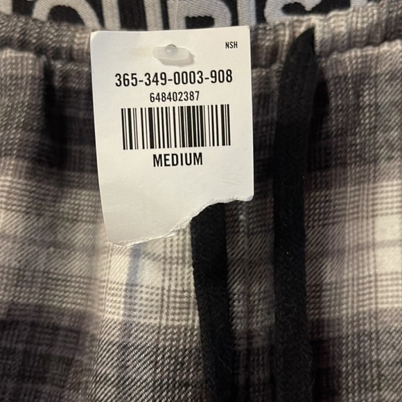 NWT Social tourist by Hollister shorts. Size Medium - Picture 3 of 6